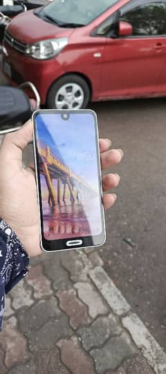 Aquos R2