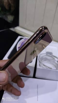 i phone xs max what's app 03230915322