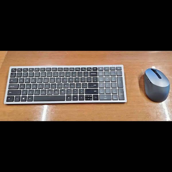 Dell KM7120W Wireless Keyboard & Mouse Combo - Multi-Device 1