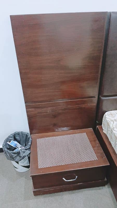 king size double bed with two side tables 2