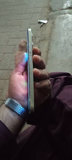 realme c53.6. 128