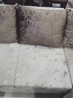 New L shapped sofa for sale due to sortage of space
