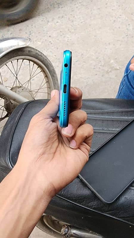 Infinix hot 12  condition 10/10 no scratch dual sim with micro SD card 6
