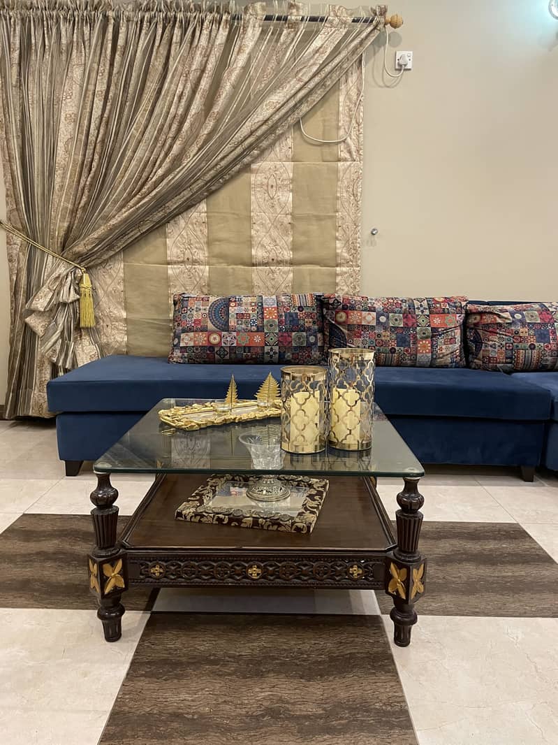 Centre table with two side tables 0