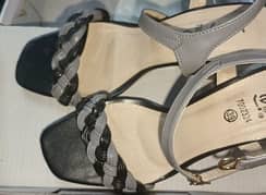 Block heels Grey and black coloured