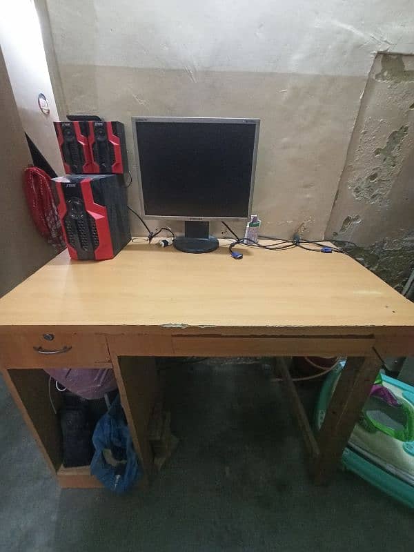 Computer Table 0