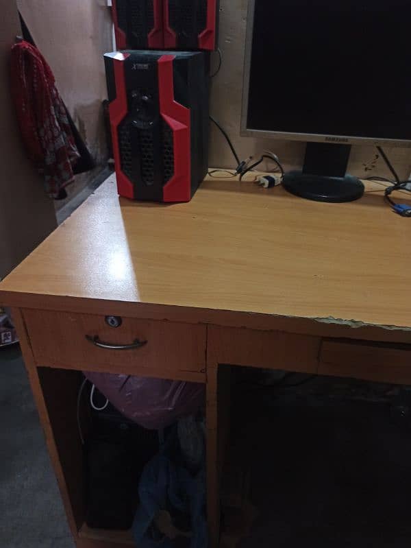 Computer Table 1