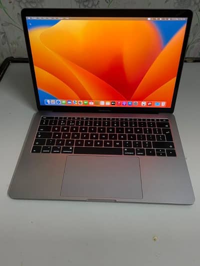 MacBook Pro 2017 (08 Gb Ram /256 Gb SSD )