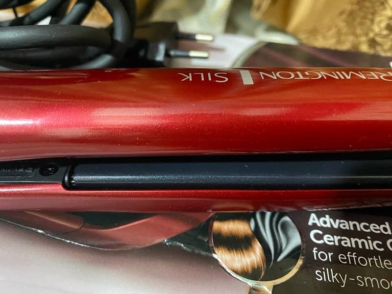 Remington S9600 Ceramic Coated Straightener - Red 15