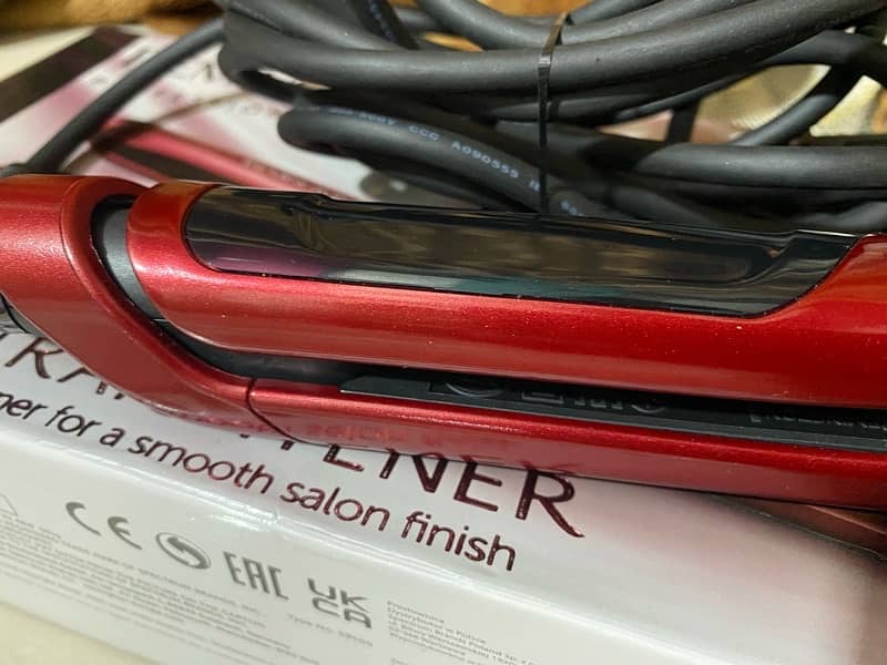 Remington S9600 Ceramic Coated Straightener - Red 16