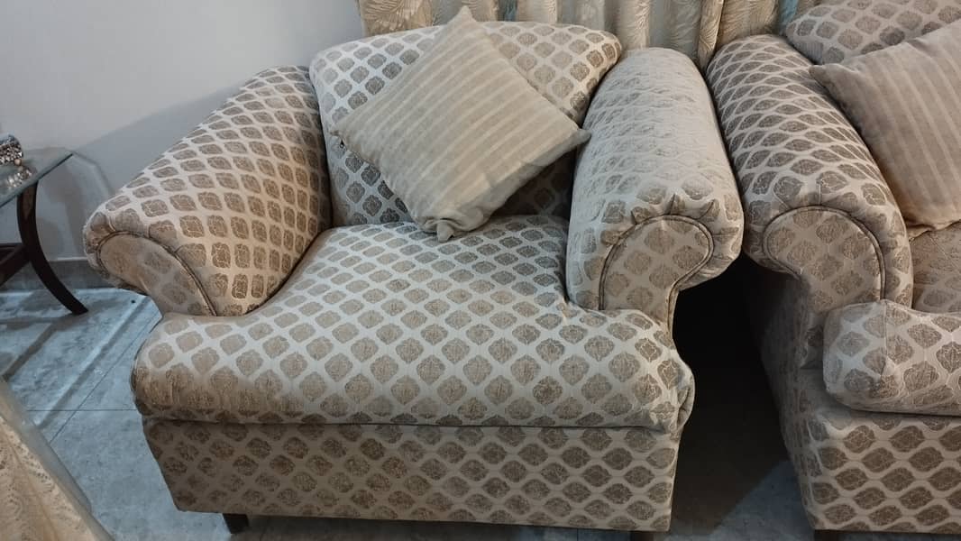 7 seater Sofa Set for sale 3