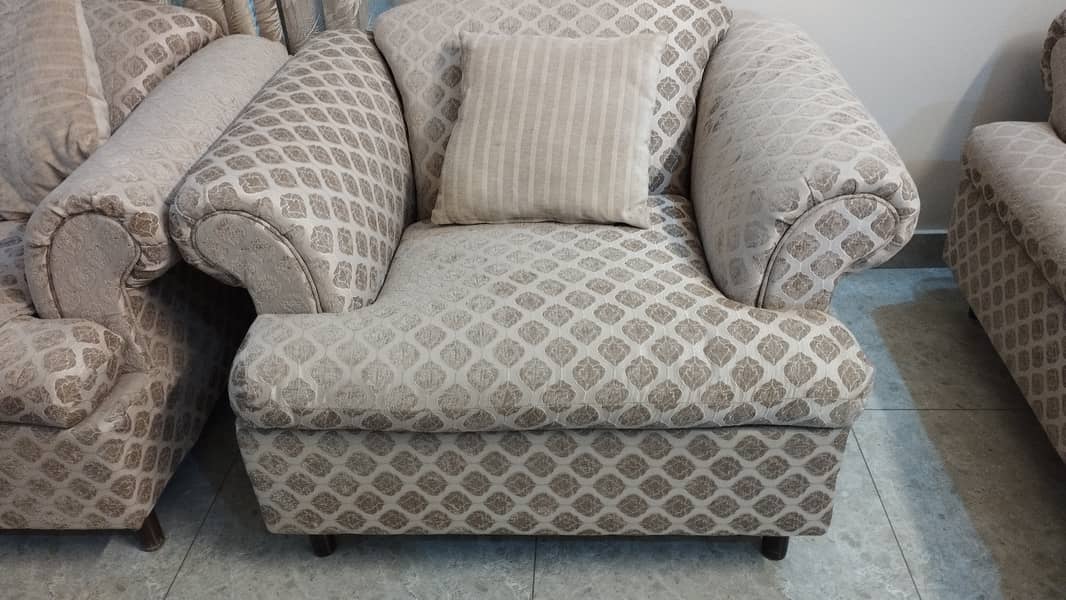 7 seater Sofa Set for sale 5
