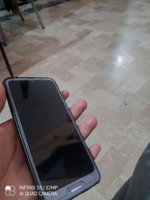 Sharp Aquos R2 mobile 0