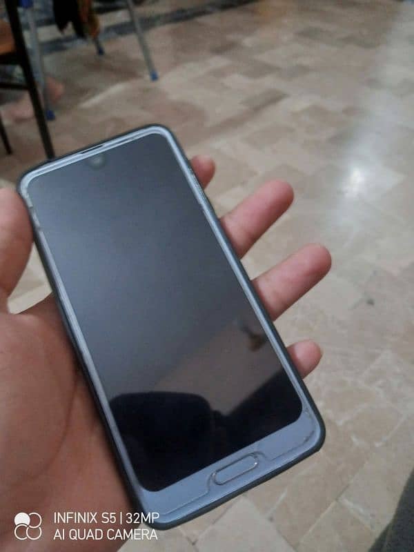 Sharp Aquos R2 mobile 1