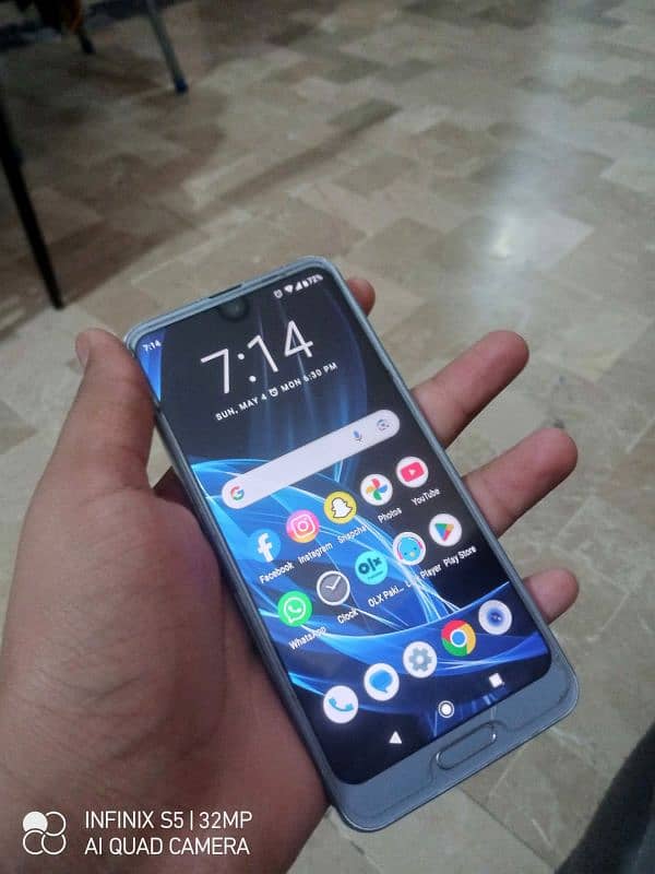 Sharp Aquos R2 mobile 2