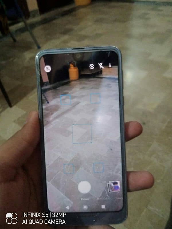 Sharp Aquos R2 mobile 3