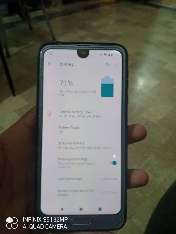 Sharp Aquos R2 mobile 4