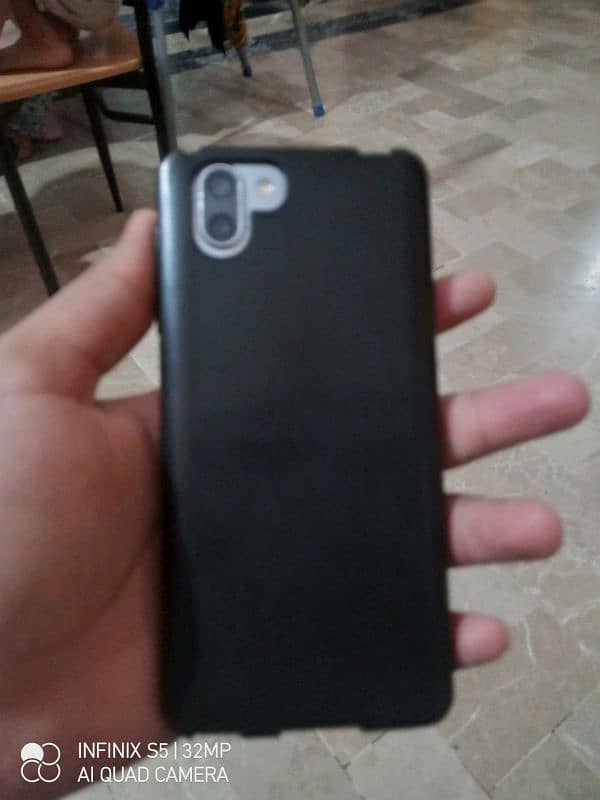 Sharp Aquos R2 mobile 11