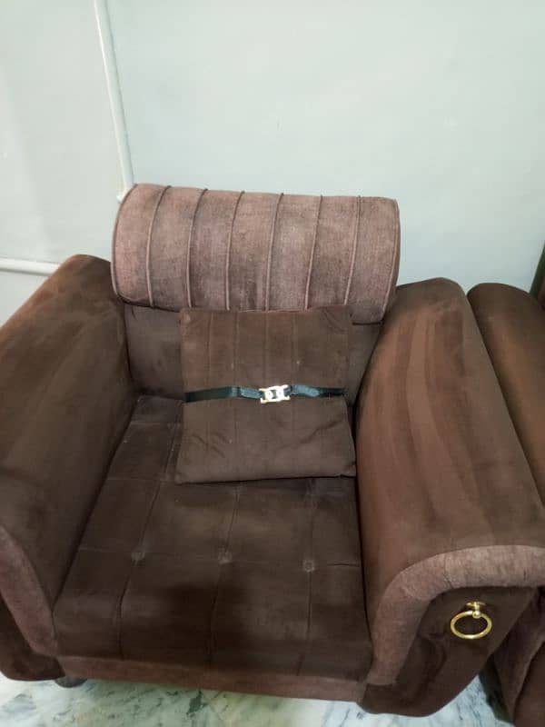 2 sofa only 4 month use and 10 / 9 confection 8