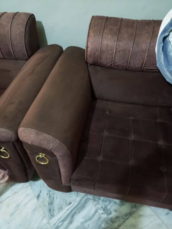 2 sofa only 4 month use and 10 / 9 confection 10