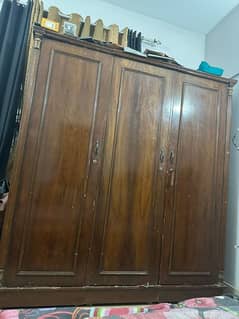 Almari/wardrobe