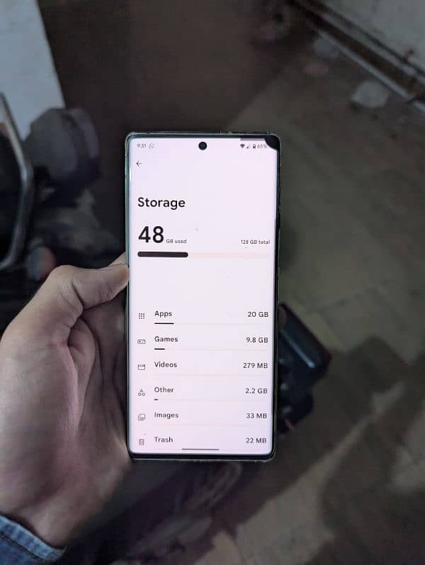 google Pixel 6 Pro 12/128 GB ek Dot hai corner pe 5