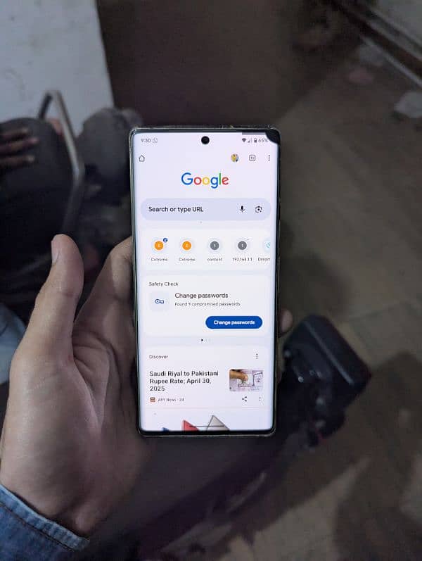 google Pixel 6 Pro 12/128 GB ek Dot hai corner pe 7