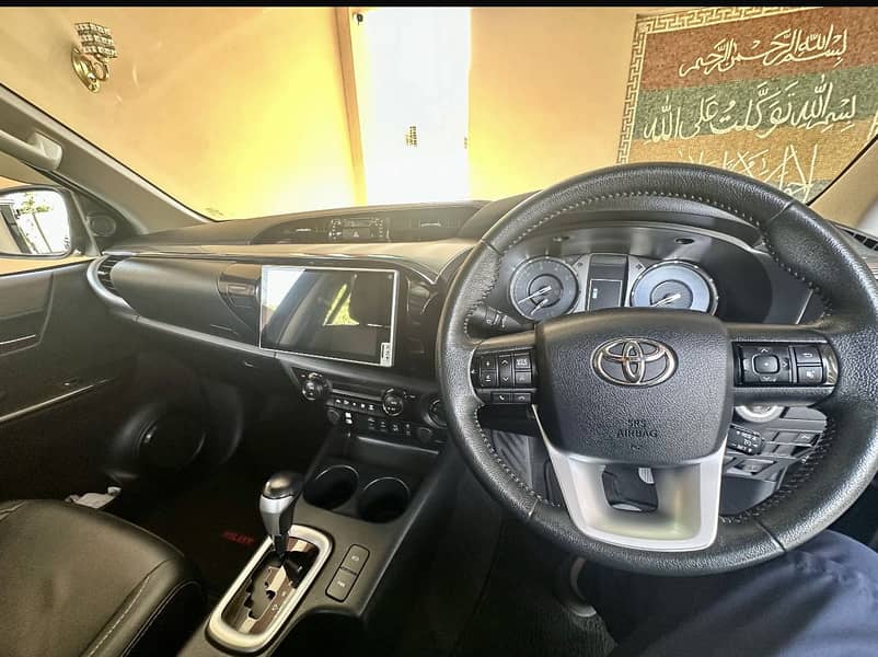 Toyota Hilux 2022 10