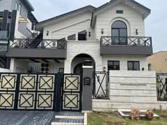 10 Marla Beautiful Cottage House For Sale