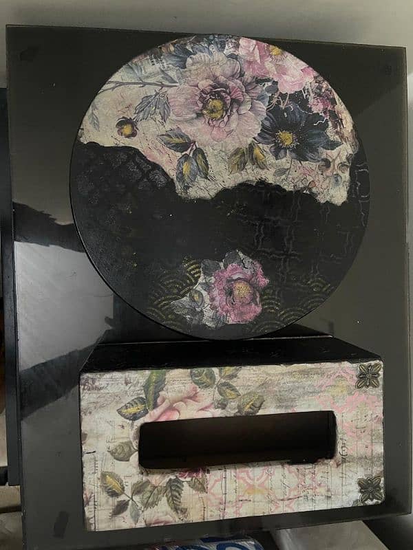 Customised Tissue Box & Circular platform 2