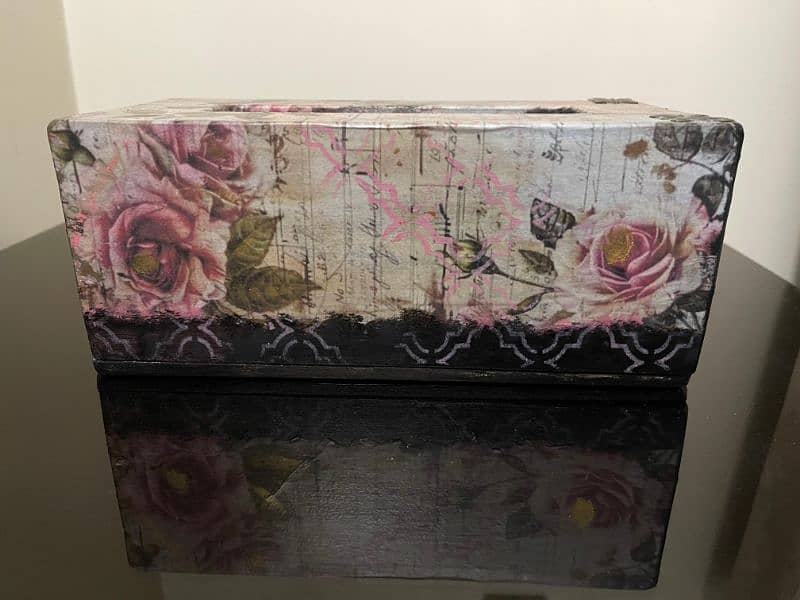 Customised Tissue Box & Circular platform 4