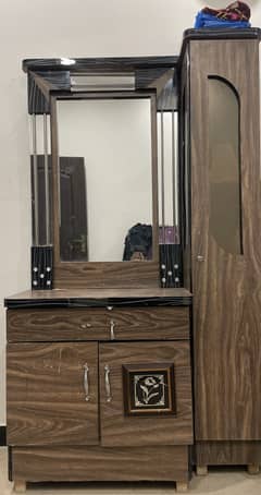 2 chairs 1 dressing table 1 almari