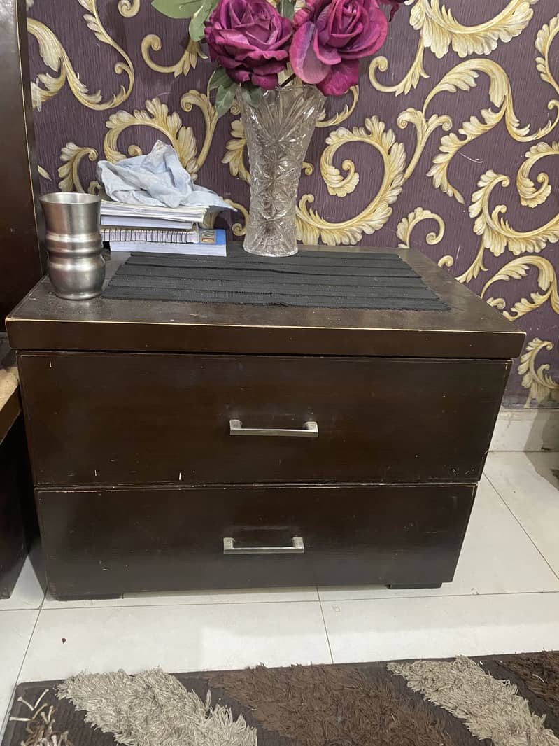 Habbit… low height Bed + 2 side tables + Dressing Table with Mirror 2