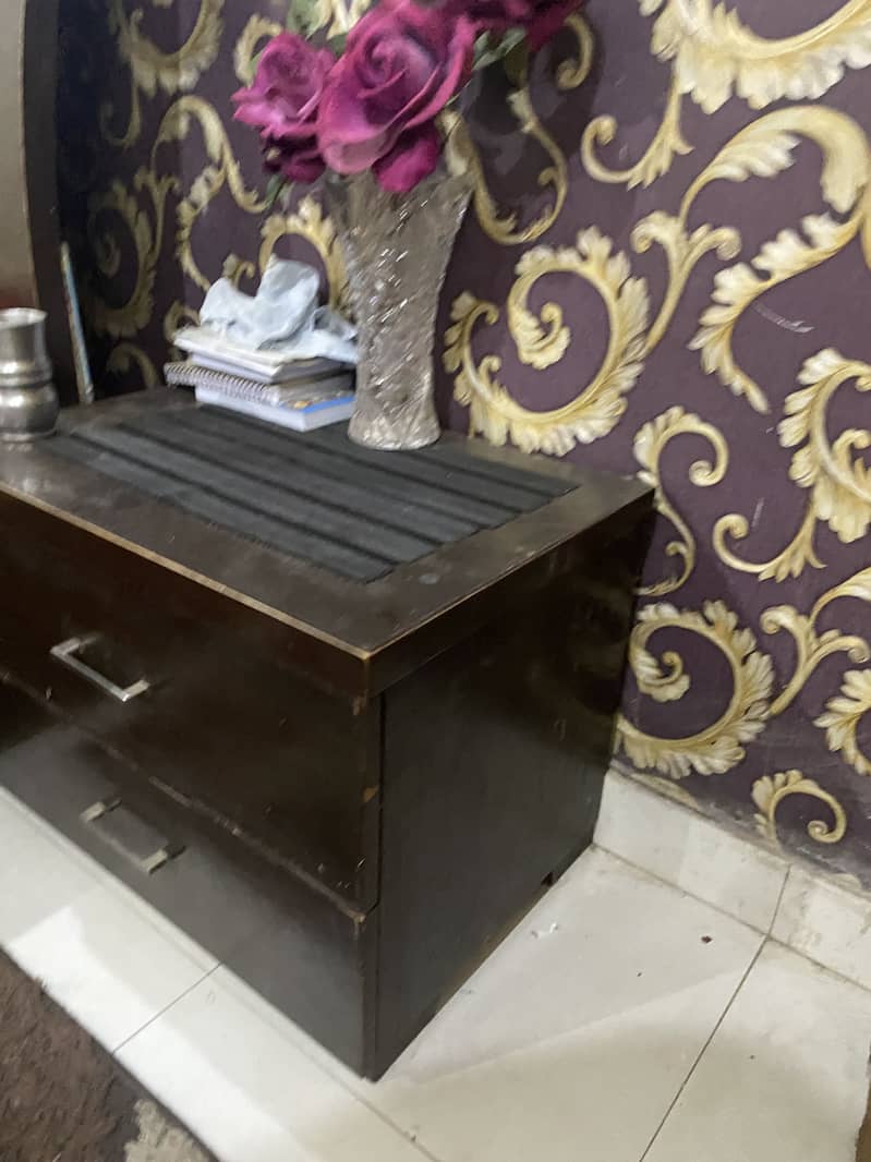 Habbit… low height Bed + 2 side tables + Dressing Table with Mirror 3