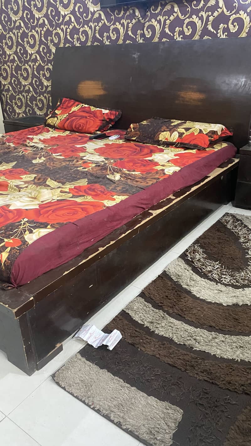 Habbit… low height Bed + 2 side tables + Dressing Table with Mirror 4