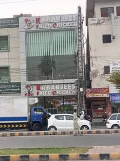 9 MARLA TRIPLE STOREY BUILDING LDA LIFE TIME COMMERCIAL FOR SALE MODEL TOWN LINK ROAD.