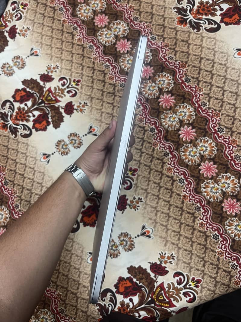 Macbook pro 2016 13 inch 16/512 6
