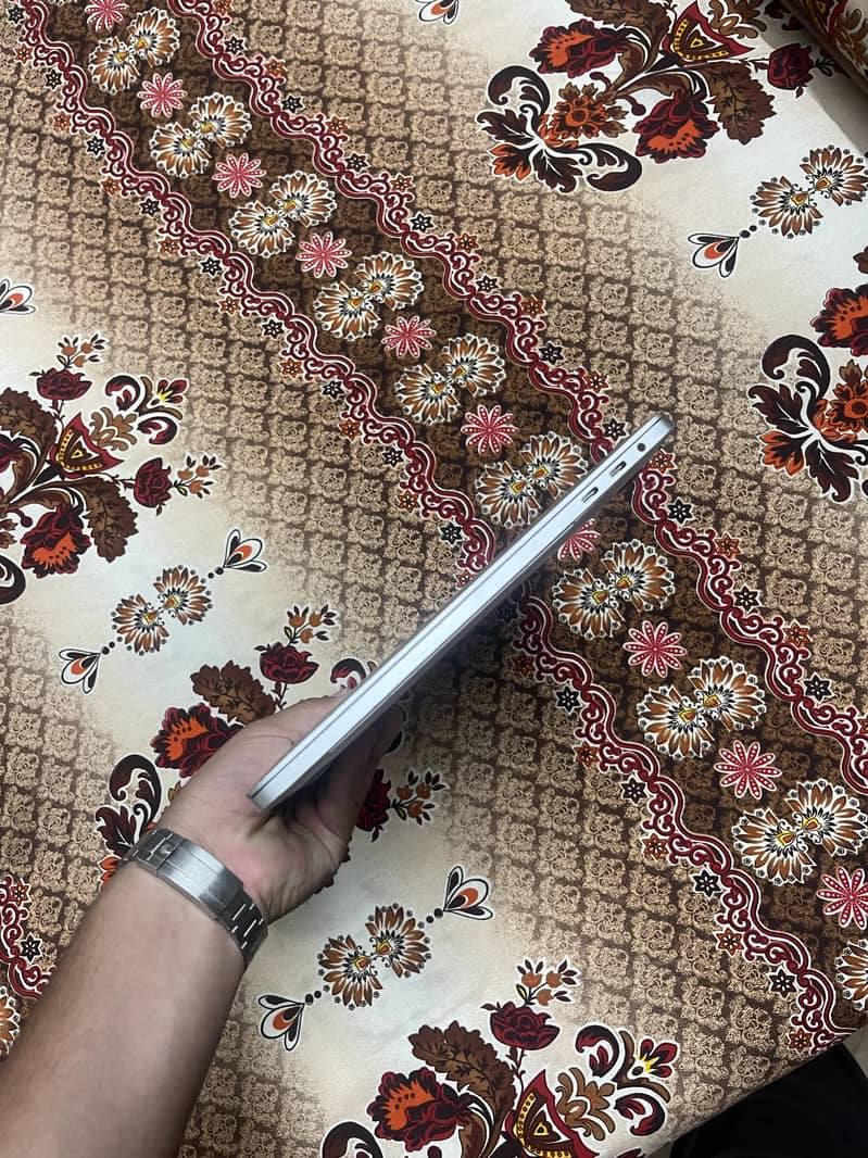 Macbook pro 2016 13 inch 16/512 7