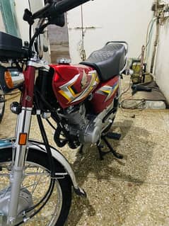 Honda 125 red