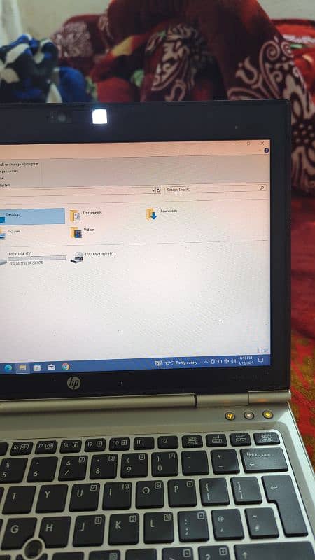 ued mai laptop hn hp ka beetry timing bi thk hn or charger bi hn on h 1