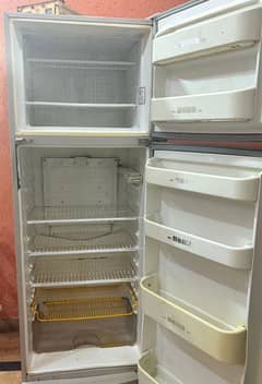 refrigerator ful size Kamal ki h