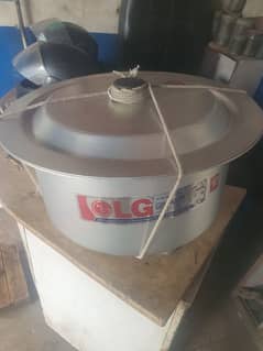 ek adat patila Lg new condition . 03404714316
