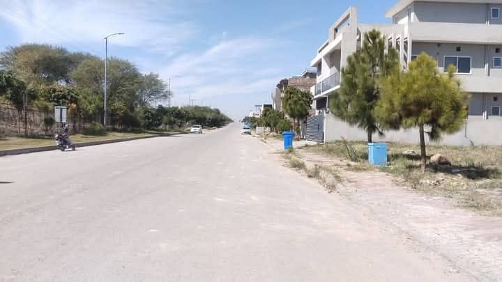 Top City 1 Block C 1 Kanal Plot For Sale Good Location Plot Sun Face 1