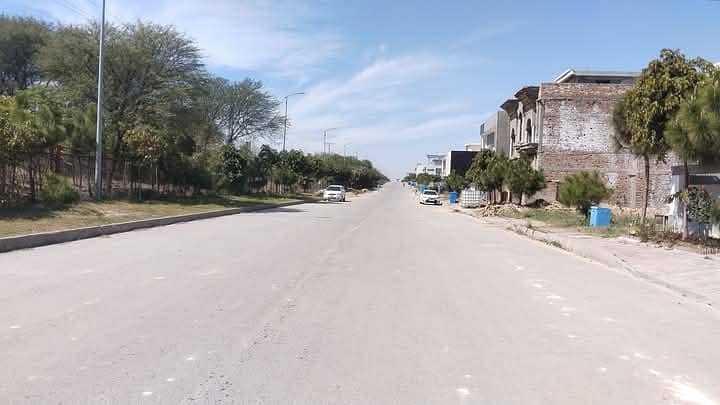 Top City 1 Block C 1 Kanal Plot For Sale Good Location Plot Sun Face 5