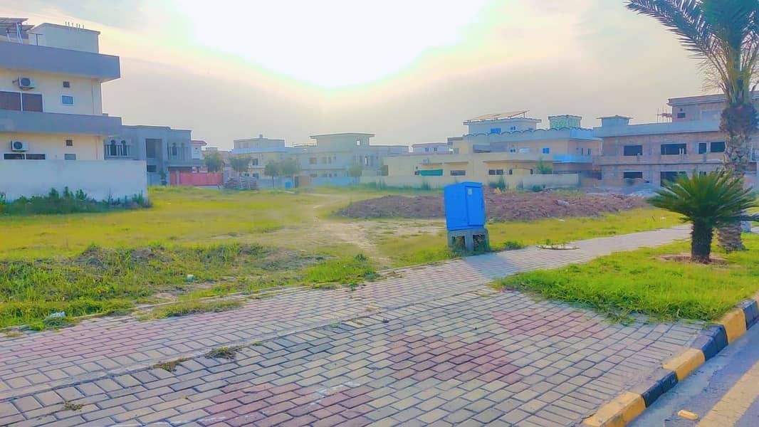 F. 17 T&T 35*70 PLOT FOR SALE ON GOOD LOCATION FIRST COME FIRST AVAIL THIS BIG OPERTUINTY 0