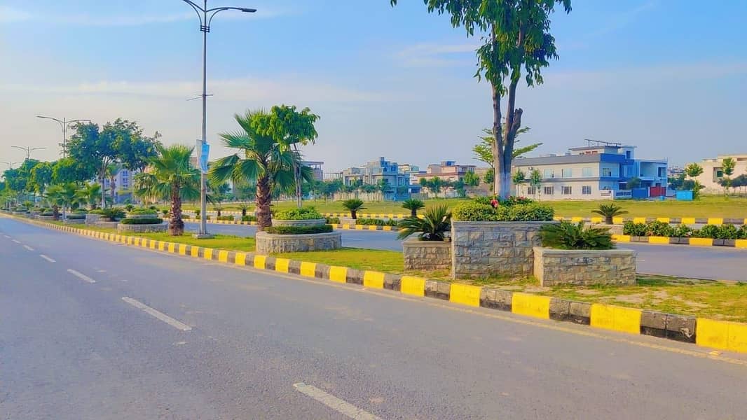 F. 17 T&T 35*70 PLOT FOR SALE ON GOOD LOCATION FIRST COME FIRST AVAIL THIS BIG OPERTUINTY 10