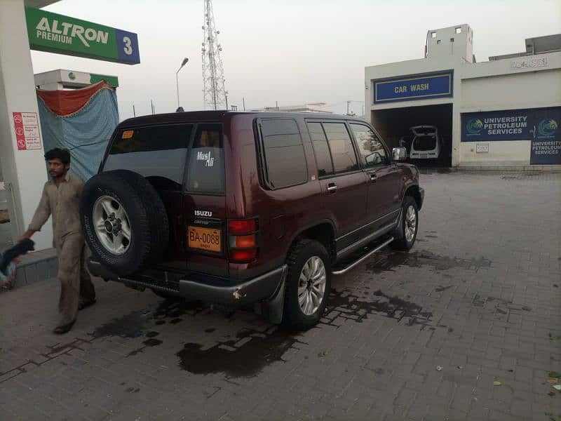 Isuzu Trooper 1994 available for sale. . 0307.603 4750 2