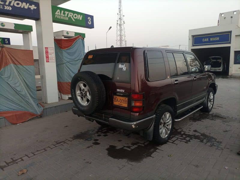 Isuzu Trooper 1994 available for sale. . 0307.603 4750 4