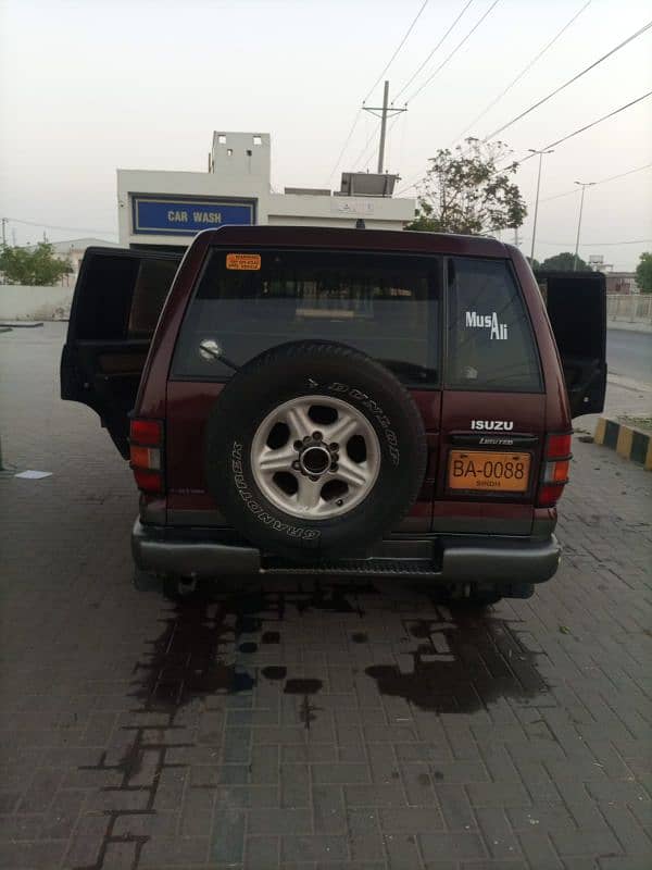 Isuzu Trooper 1994 available for sale. . 0307.603 4750 5