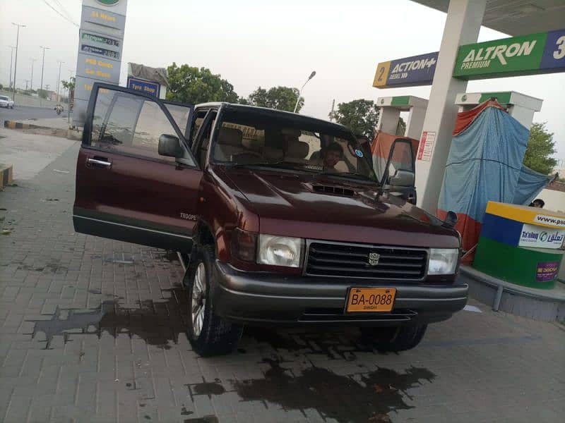 Isuzu Trooper 1994 available for sale. . 0307.603 4750 6